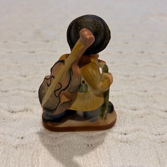 The Fiddler Boy Figurine - Picture 3 of 5